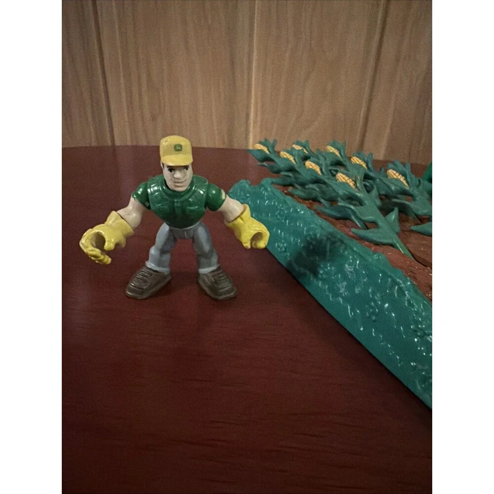 John Deere RC2 Corn Field Toy Corn Field w/ Pop Up Corn Stalks, Windmill, Farmer